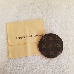 Louis vuitton monogram round coin purse